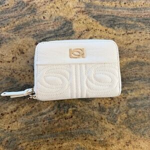 Bebe White Quilted Wristlet Wallet – NWOT